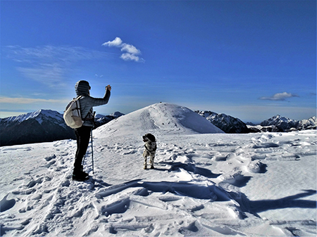 Dai Piani al Monte Avaro neve, sole, ventooo ! 4febb23 - FOTOGALLERY